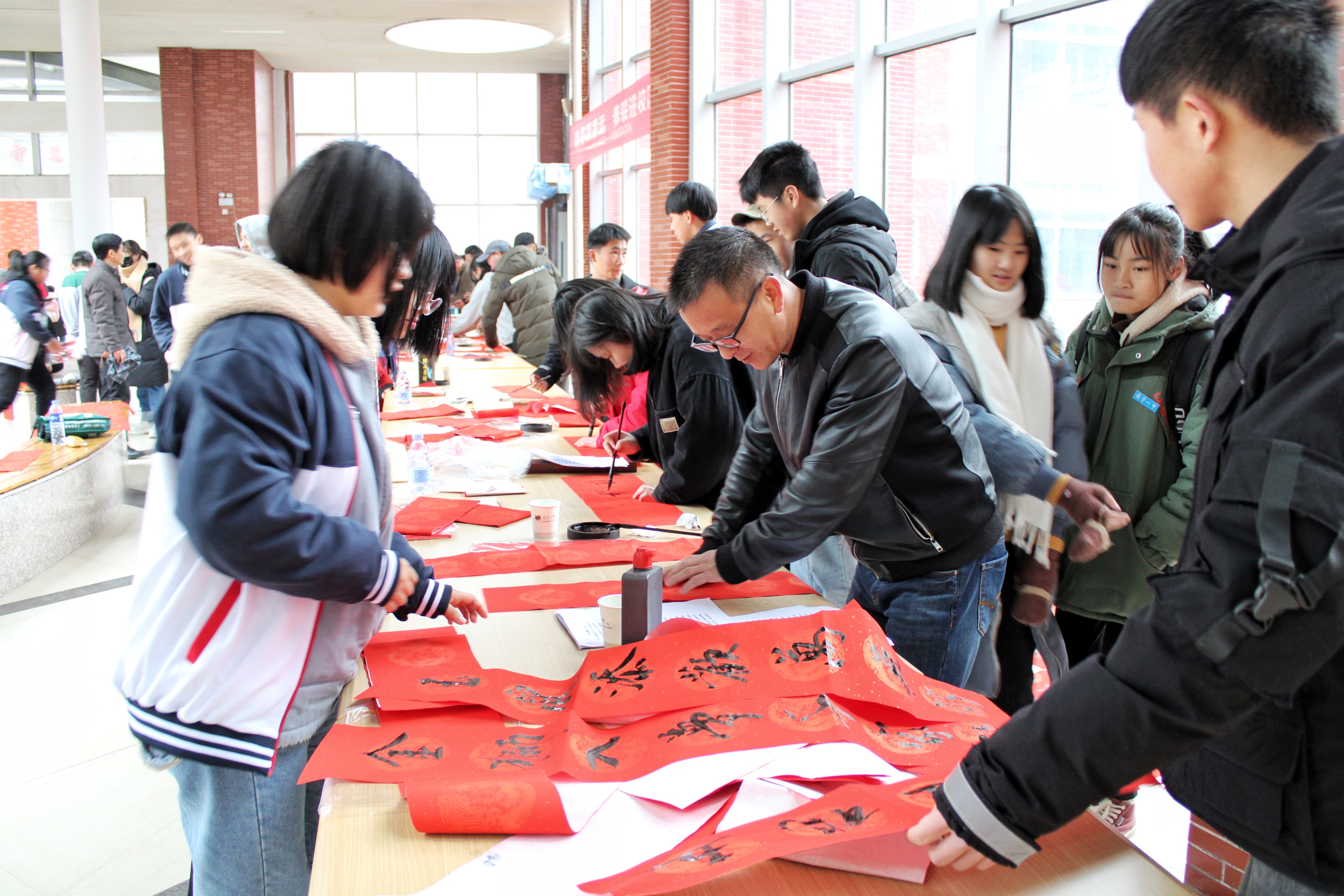 【翰墨飘香远,春联进校园】周宁一中举办2020年迎新春题赠春联活动